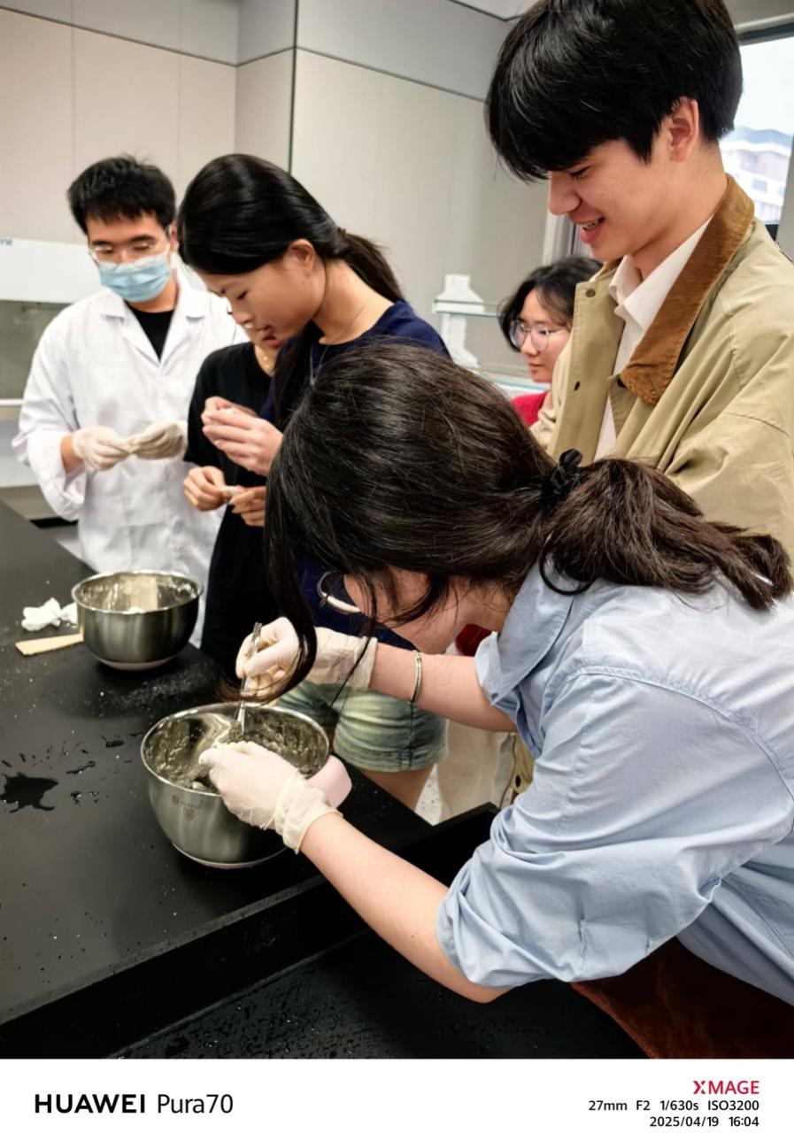 C:\Users\Administrator\Documents\WeChat Files\wxid_9ns2jfmjtx7i21\FileStorage\Temp\5b12513a18ec66b3790b151baf64bf0.jpg