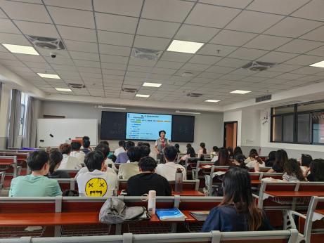 开学首日巡课堂，师者风采启新程