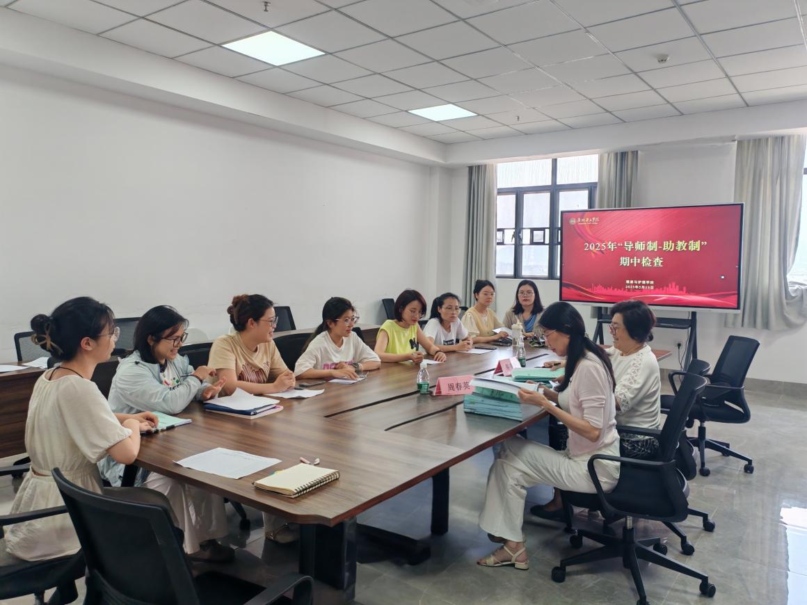 0督导专家与青年教师交流