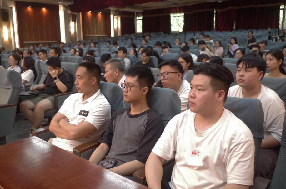 现场教师、楼管、宿管等